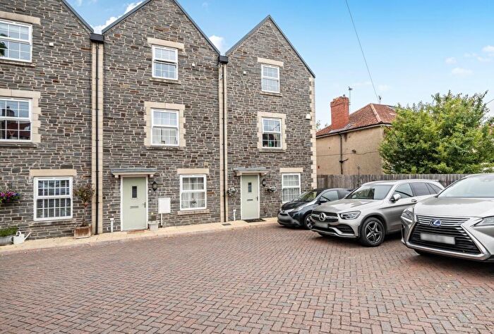 4 Bedroom End Of Terrace House For Sale In Richmond Grove, Mangotsfield, Bristol, South Gloucestershire, BS16