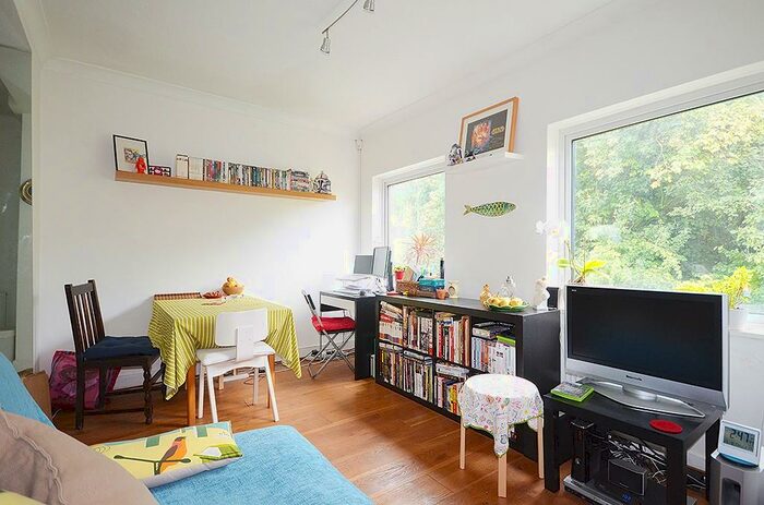 1 Bedroom Flat To Rent In Gillespie Road, Highbury, London, N5