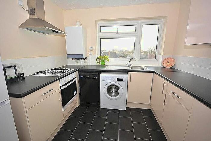 2 Bedroom Flat To Rent In Haig Court, Chelmsford, CM2