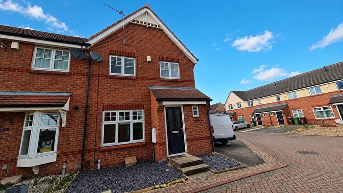 3 Bedroom Semi-Detached House To Rent In Mill Chase Close, Wakefield, West Yorkshire, Uk, WF2