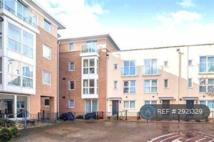 2 Bedroom Flat To Rent In St. Davids Hill, Exeter, EX4