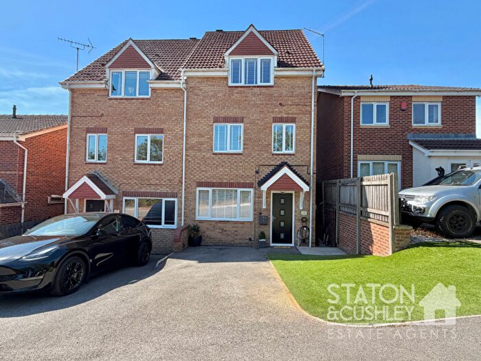 4 Bedroom Semi-Detached House For Sale In Arches Road, Mansfield, NG18