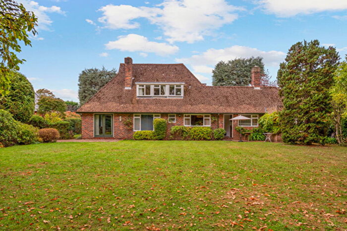 4 Bedroom Detached House For Sale In The Paddocks, Weybridge, KT13