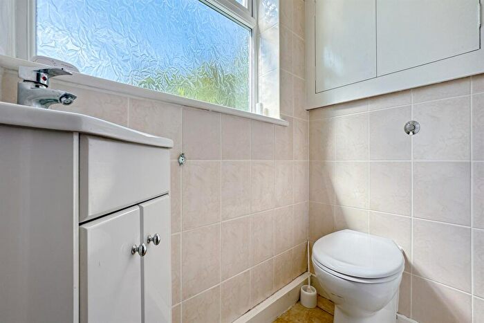 3 Bedroom Terraced Bungalow For Sale In Bedroom Terraced Bungalow In Fishbourne, PO19