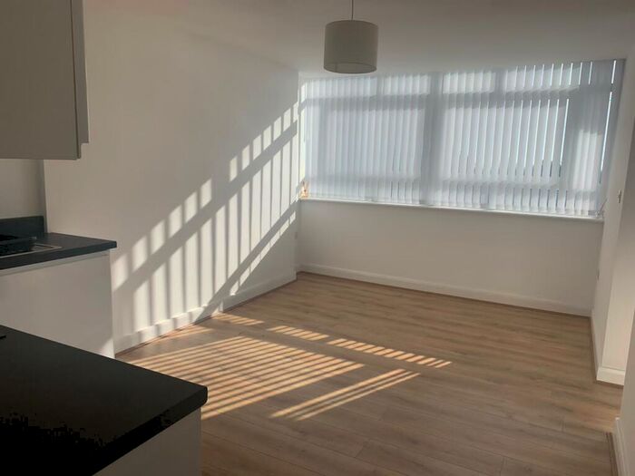 1 Bedroom Apartment To Rent In Belem Tower, L17