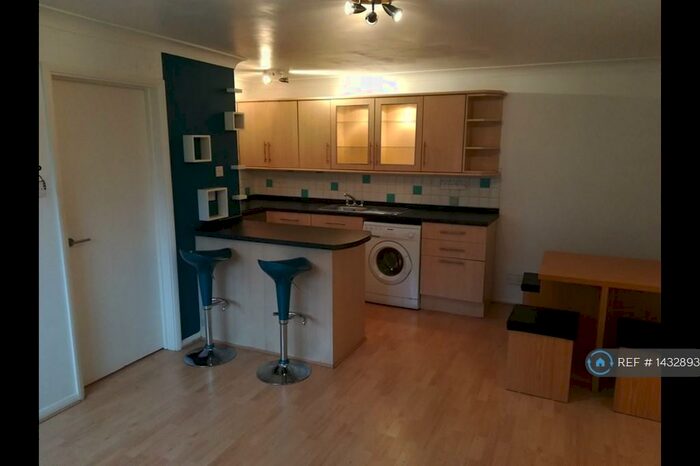 1 Bedroom Flat To Rent In Rosebury Drive, Bisley, Woking, GU24