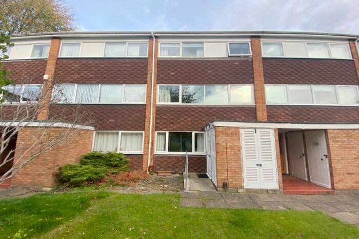 2 Bedroom Maisonette To Rent In Woodcote Drive, Orpington, BR6