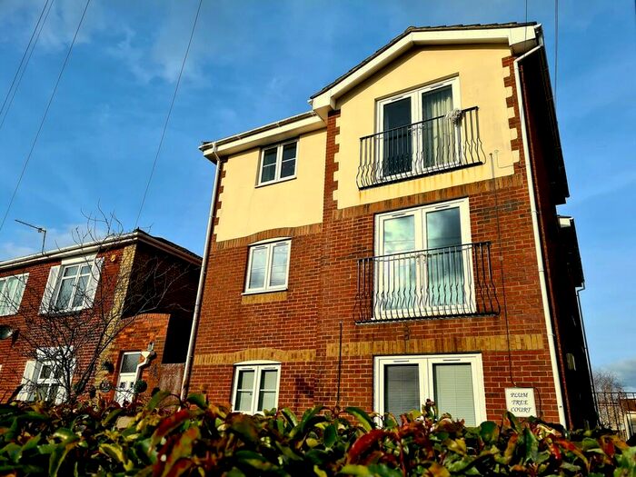 1 Bedroom Apartment To Rent In Millbrook Road East, Southampton, SO15