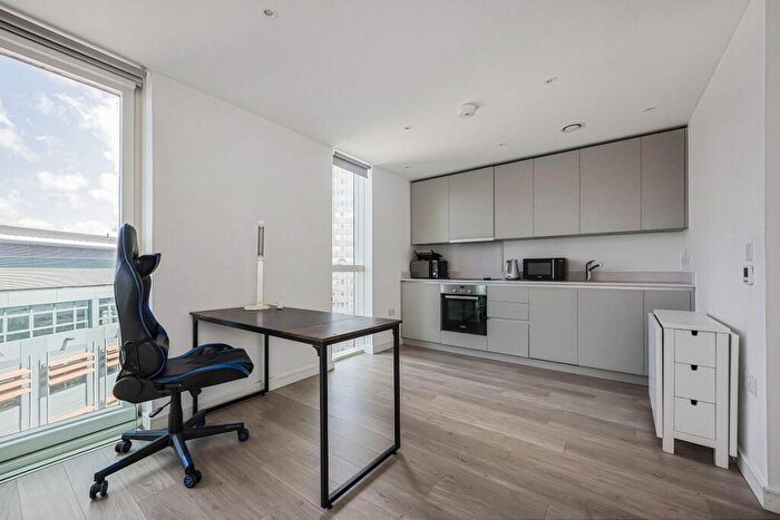 Apartment For Sale In Pinnacle Apartments, Saffron Central Square, Croydon, CR0