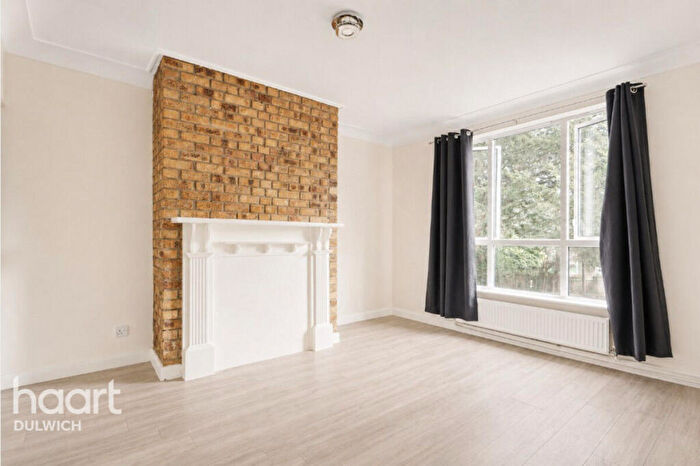 3 Bedroom Detached House To Rent In Auckland Gardens, London, SE19