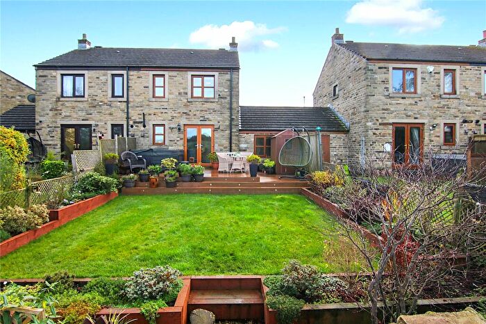 3 Bedroom Semi-Detached House For Sale In Mill Croft, Cowling, BD22