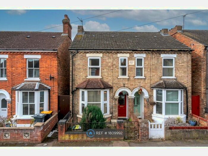 3 Bedroom Semi-Detached House To Rent In Littledale Street, Kempston, Bedford, MK42