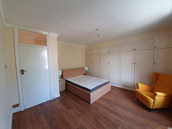 2 Bedroom Flat To Rent In Hamilton Terrace, London, NW8
