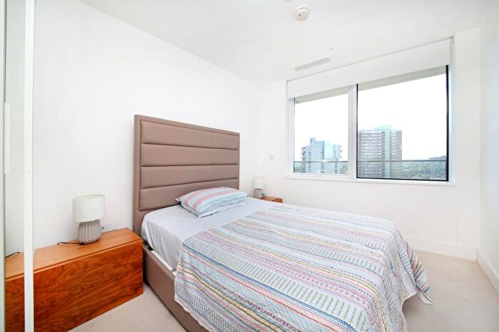 2 Bedroom Flat For Sale In Lombard Wharf, Lombard Road, SW11