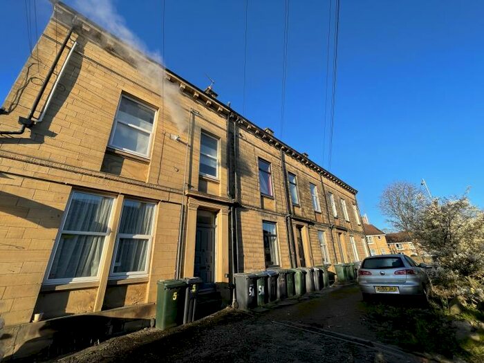 1 Bedroom Flat To Rent In Beech Grove, Bingley, West Yorkshire, BD16