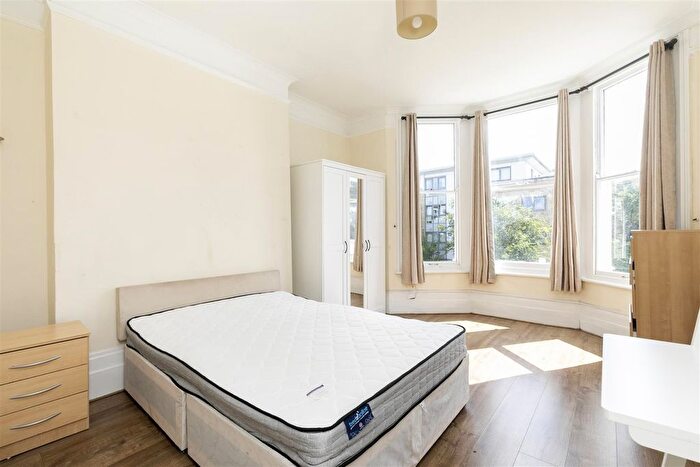 2 Bedroom Flat To Rent In Caledonian Road, London, N7