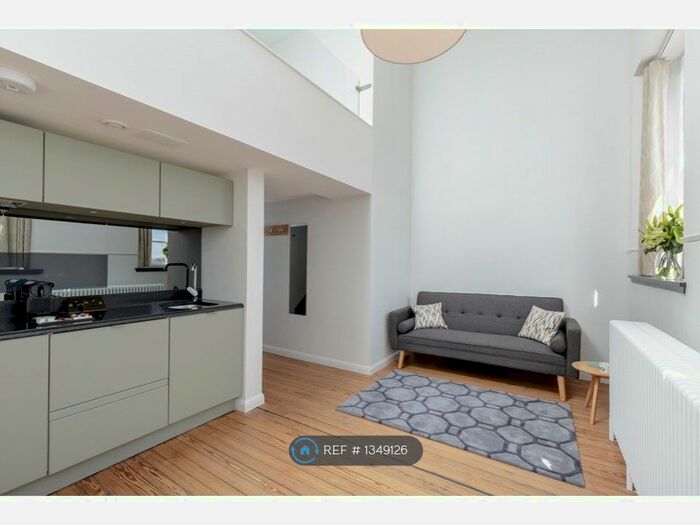 1 Bedroom Flat To Rent In Mcdonald Road, Edinburgh, EH7