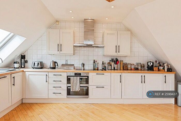 2 Bedroom Flat To Rent In Dalston Lane, London, E8