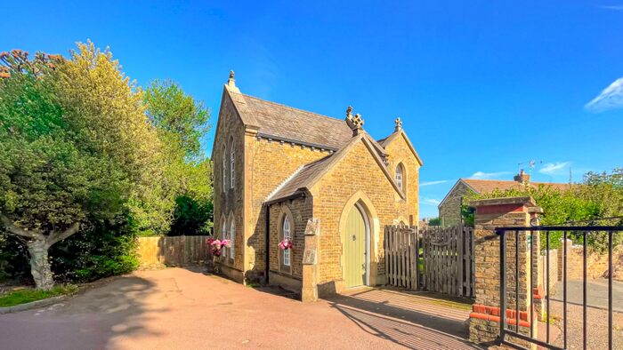 2 Bedroom Detached House To Rent In Bury Green Road, Cheshunt, Waltham Cross, EN7