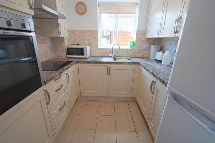 1 Bedroom Apartment For Sale In Albion Court, Sun Street, Billericay, CM12