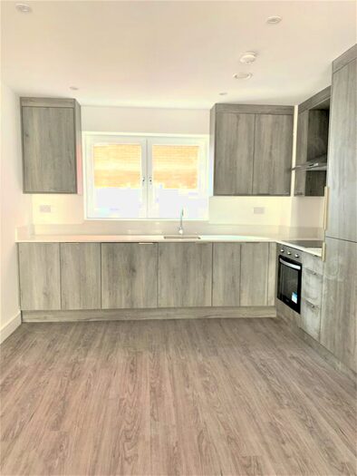 1 Bedroom Flat To Rent In High Street, Slough / Birkshire, SL1