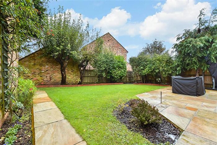 4 Bedroom Detached House For Sale In The Rise, Tadworth, Surrey, KT20