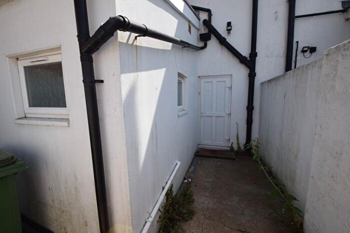 1 Bedroom Flat To Rent In Seaside, Eastbourne, BN22