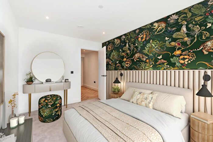 2 Bedroom Apartment For Sale In Canal Front Apartments Manchester, M5