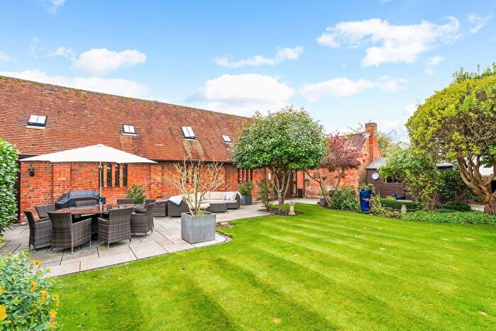 4 Bedroom Link Detached House For Sale In Puttenham Court, Tring, HP23