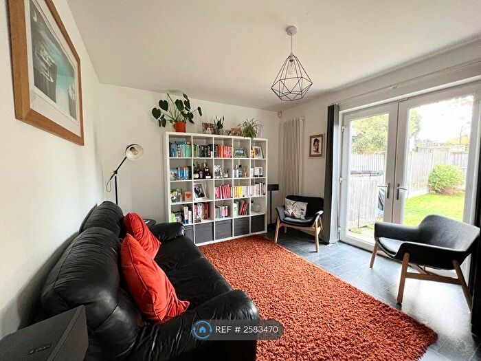 3 Bedroom Semi-Detached House To Rent In Wensley View, Leeds, LS7