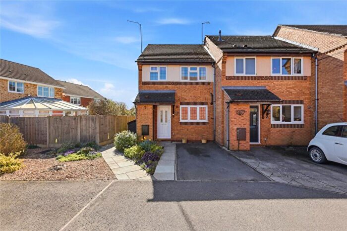 3 Bedroom End Of Terrace House For Sale In Wingate Drive, Ampthill, Bedfordshire, MK45