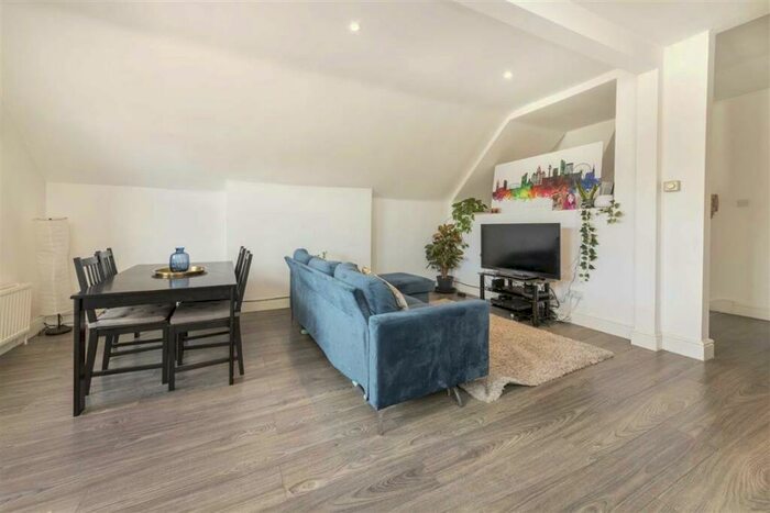2 Bedroom Flat To Rent In Minster Road, Cricklewood, NW2