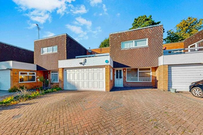 5 Bedroom Terraced House For Sale In September Way, Stanmore, HA7