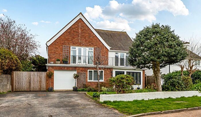 3 Bedroom Detached House For Sale In Wychwood Walk, Craigweil, PO21