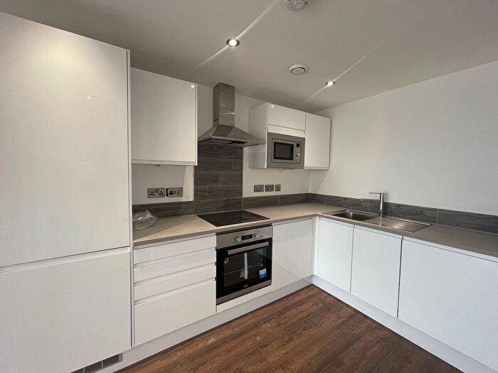 2 Bedroom Flat To Rent In Crossbank Apartments, Salford, M7