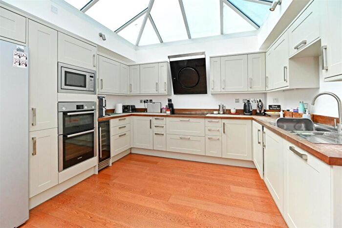 2 Bedroom Apartment To Rent In High Street, Arundel, BN18