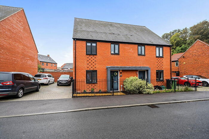 3 Bedroom Semi-Detached House For Sale In Lunways Road, Basingstoke, RG23