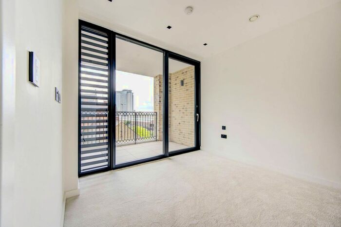 3 Bedroom Flat To Rent In Cluny Mews, Earls Court, SW5