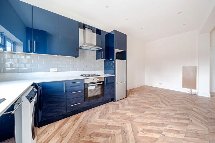 2 Bedroom Flat To Rent In Ray Street, Maidenhead, SL6