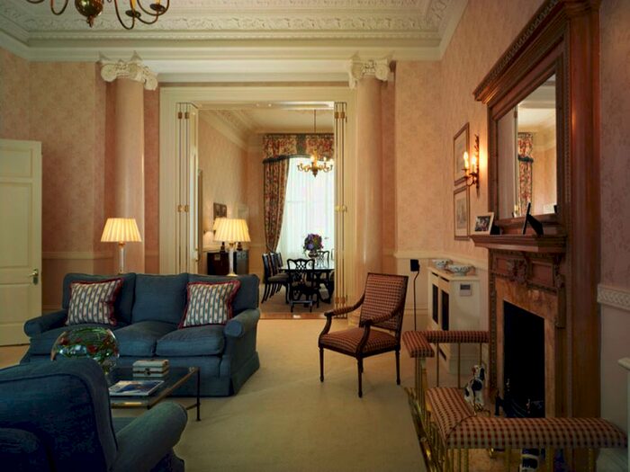 2 Bedroom Flat To Rent In Hyde Park Gate, Knightsbridge, London, SW7