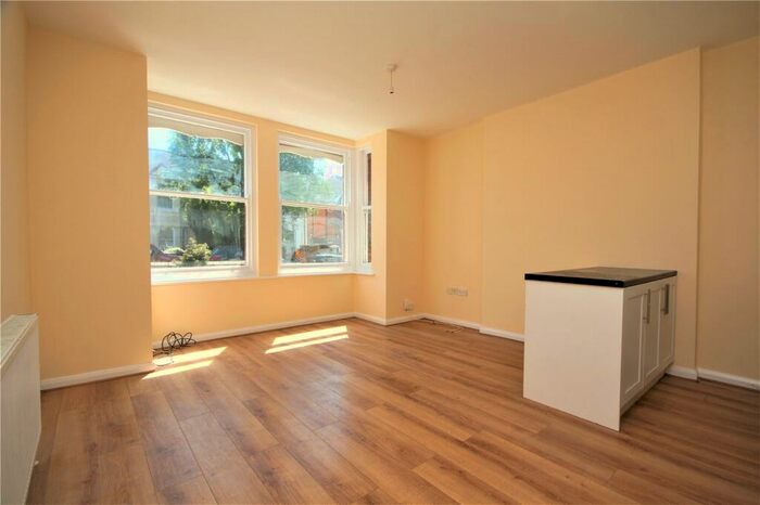 1 Bedroom Flat To Rent In Cowper Road, Worthing, West Sussex, BN11