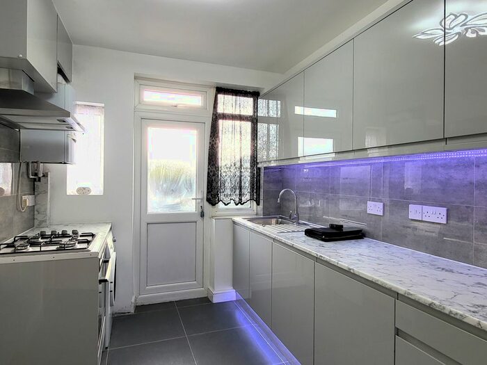 3 Bedroom Flat To Rent In West End Road, Ruislip, HA4