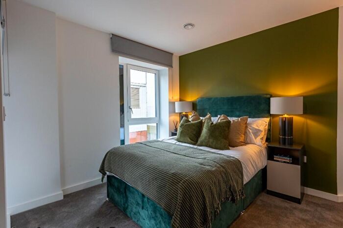 2 Bedroom Flat To Rent In Flat, Marina Place, Birmingham, B16