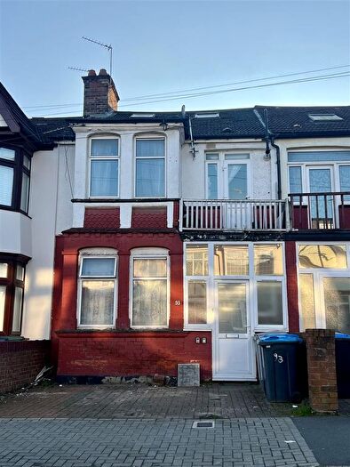 Studio To Rent In Lonsdale Avenue, Wembley, HA9