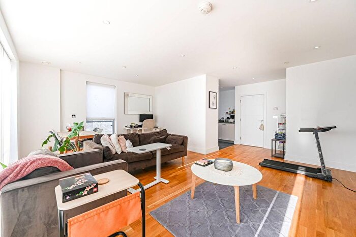 2 Bedroom Flat For Sale In Weston Point, Woolwich, London, SE18