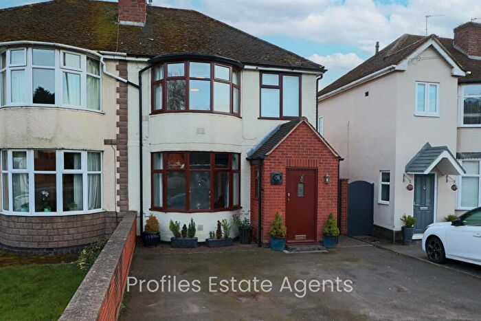 3 Bedroom Semi-Detached House For Sale In Coventry Road, Hinckley, LE10