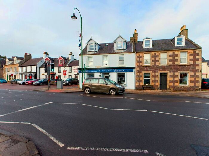3 Bedroom Flat To Rent In High Street, Biggar, ML12