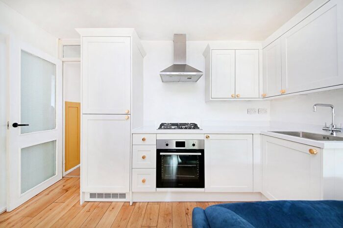 2 Bedroom Flat To Rent In Rigge Place, Clapham North, SW4