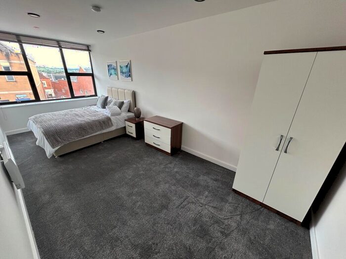 2 Bedroom Apartment To Rent In Burlington Square, Chesterfield, S40