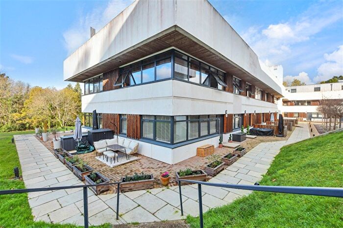 1 Bedroom Flat For Sale In Deepdene Avenue, Dorking, Surrey, RH5